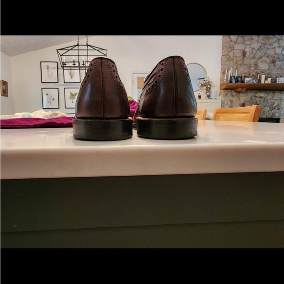 Allen Edmonds wing tip leather shoes size 11 - Picture 2 of 3